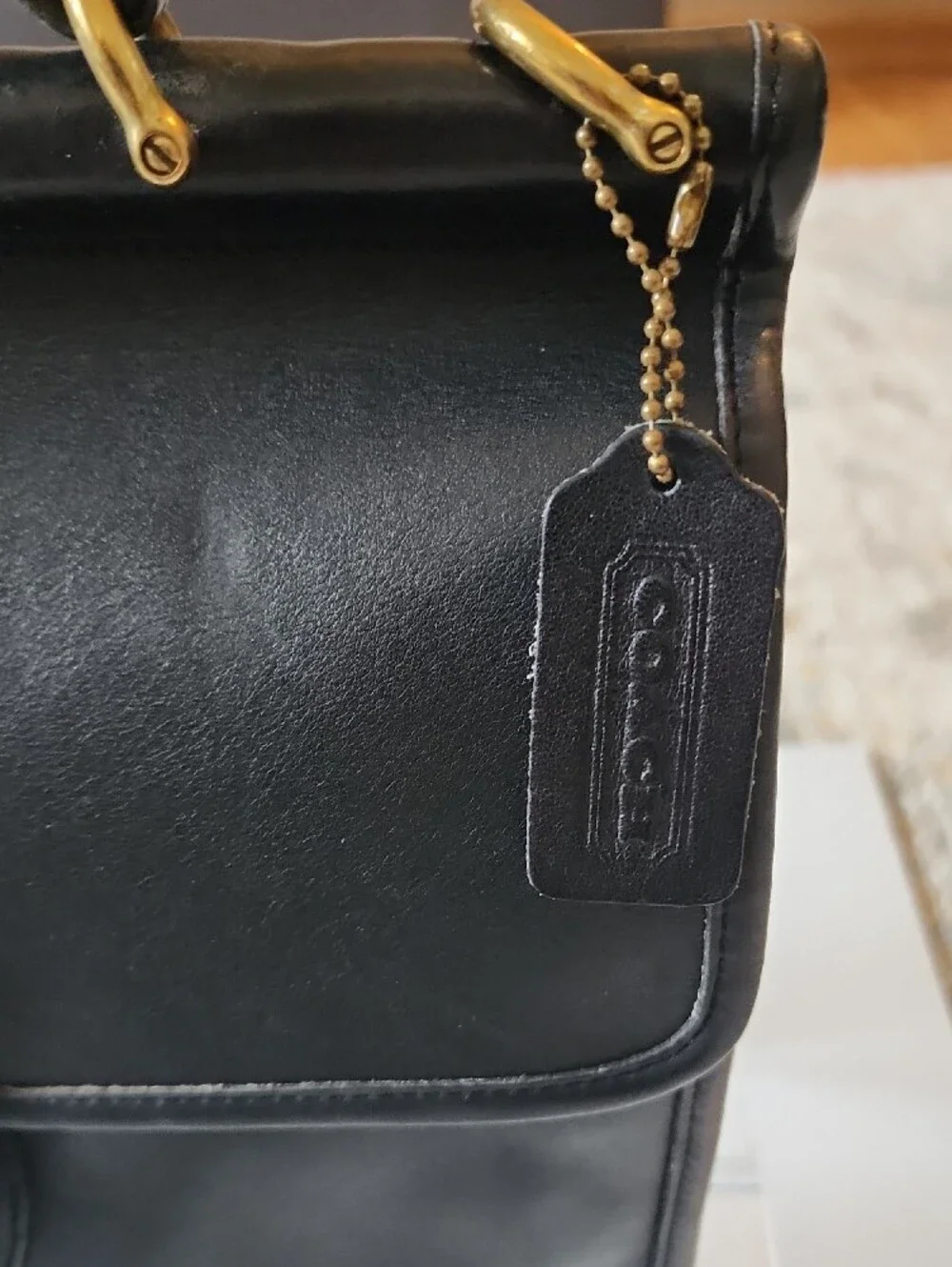Coach Willis Vintage Leather Bag with Gold Hardware. 1996. D6L-9927. 10×10.5×2.